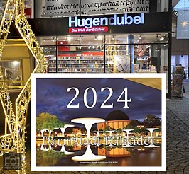 Der mit neuen Motiven versehene und nachhaltig in Südhessen hergestellte Darmstadt Kalender 2024 in der Buchhandlung Hugendubel erhältlich ( © HEN-FOTO )