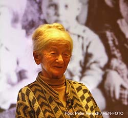 Im Zeitzeugengespräch mit der Moderatorin Stephanie Roth war die in Polen geborene Henriette Kretz ( Fotogalerie © HEN-FOTO / Peter Henrich ) Im Zeitzeugengespräch mit der Moderatorin Stephanie Roth war die in Polen geborene Henriette Kretz ( Fotogalerie © HEN-FOTO / Peter Henrich )