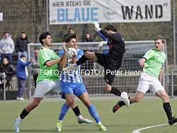 In der Fussball Kreisoberliga kann Klassenprimus VFB Ginsheim immer ein Tor mehr nachlegen und gewinnt mit 2:3 bei der SG Arheilgen ( Fotogalerie © HEN-FOTO / Peter Henrich ) In der Fussball Kreisoberliga kann Klassenprimus VFB Ginsheim immer ein Tor mehr nachlegen und gewinnt mit 2:3 bei der SG Arheilgen ( Fotogalerie © HEN-FOTO / Peter Henrich )