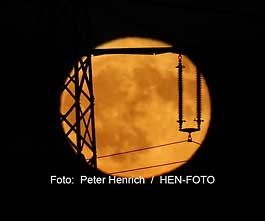 Himmelsphänomen Erdbeermond in Südhessen (Fotogalerie © Peter Henrich / HEN-FOTO) Himmelsphänomen Erdbeermond in Südhessen (Fotogalerie © Peter Henrich / HEN-FOTO)