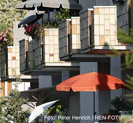 Schattenspender - Nach dem längsten Tag folgt vielleicht der per Hitzewarnung und Wettervorhersage mit prognostizierten 36 Grad heisseste Tag im Sommer 2025 (Fotogalerie © Peter Henrich / HEN-FOTO) Schattenspender - Nach dem längsten Tag folgt vielleicht der per Hitzewarnung und Wettervorhersage mit prognostizierten 36 Grad heisseste Tag im Sommer 2025 (Fotogalerie © Peter Henrich / HEN-FOTO)