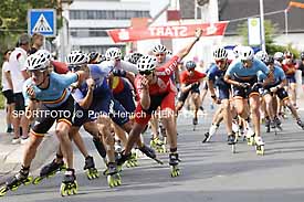 Der Belgier Jason SUTTELS gewinnt bei der Inline Speedskating Europameisterschaft in Groß-Gerau den Marathon (42,195 km) vor dem Spanier Manuel TAIBO (2.) und dem Franzosen Germain DECHAMPS (Sportfoto © Peter Henrich / HEN-FOTO) Der Belgier Jason SUTTELS gewinnt bei der Inline Speedskating Europameisterschaft in Groß-Gerau den Marathon (42,195 km) vor dem Spanier Manuel TAIBO (2.) und dem Franzosen Germain DECHAMPS (Sportfoto © Peter Henrich / HEN-FOTO)