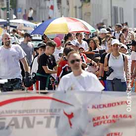 Ein Höhepunkt auf der Eberstädter KErb ist sicherlich der Umzug am Sonntag (Fotogalerie © Peter Henrich / HEN-FOTO) Ein Höhepunkt auf der Eberstädter KErb ist sicherlich der Umzug am Sonntag (Fotogalerie © Peter Henrich / HEN-FOTO)