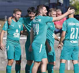 Vier Wanitschek Tore inkl Hattrick sichern Heimerfolg für FCA (Fotogalerie © Peter Henrich / HEN-FOTO) Vier Wanitschek Tore inkl Hattrick sichern Heimerfolg für FCA (Fotogalerie © Peter Henrich / HEN-FOTO)