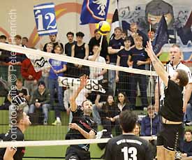 Orplid Darmstadt holt konzentriert Rückstand auf und gewinnt 3:2 gegen DSW Darmstadt II (Sportfotografie © Peter Henrich) Orplid Darmstadt holt konzentriert Rückstand auf und gewinnt 3:2 gegen DSW Darmstadt II (Sportfotografie © Peter Henrich)