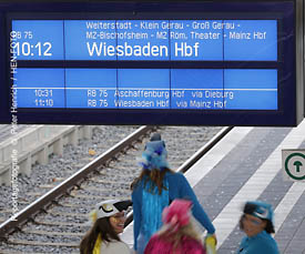 Von Darmstadt Hauptbahnhof per Bahn nach Mainz zum Start der fünfte Jahreszeit um 11:11 Uhr unterwegs ( Fotogalerie © Peter Henrich / HEN-FOTO ) Von Darmstadt Hauptbahnhof per Bahn nach Mainz zum Start der fünfte Jahreszeit um 11:11 Uhr unterwegs ( Fotogalerie © Peter Henrich / HEN-FOTO )