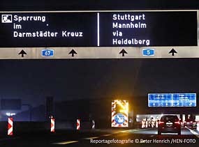 Aufgrund Abbrucharbeiten an der Südrampe am Darmstädter Kreuz hat die Niederlassung West der Autobahn GmbH die beidseitige Sperrung der A67 vom 21.11.25 (21 Uhr) bis 24.11.25 (5 Uhr) veranlaßt (Fotogalerie: Peter Henrich / HEN-FOTO) Aufgrund Abbrucharbeiten an der Südrampe am Darmstädter Kreuz hat die Niederlassung West der Autobahn GmbH die beidseitige Sperrung der A67 vom 21.11.25 (21 Uhr) bis 24.11.25 (5 Uhr) veranlaßt (Fotogalerie: Peter Henrich / HEN-FOTO)
