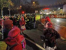 Demonstration Kundgebung Proteste von zigtausend Menschen gegen Gründungskongress der AfD-Jugendorganisation in den Messehallen in Gießen (Foto © Peter Henrich / HEN-FOTO) Demonstration Kundgebung Proteste von zigtausend Menschen gegen Gründungskongress der AfD-Jugendorganisation in den Messehallen in Gießen (Foto © Peter Henrich / HEN-FOTO)
