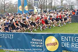 Deutsche Meisterschaften Crosslauf 2025 und Jubiläum 40 Jahre Darmstadt-Cross - Start im Bürgerpark der Männer und U23 Sportler zur Langstrecke (Sportfoto © Peter Henrich / HEN-FOTO) Deutsche Meisterschaften Crosslauf 2025 und Jubiläum 40 Jahre Darmstadt-Cross - Start im Bürgerpark der Männer und U23 Sportler zur Langstrecke (Sportfoto © Peter Henrich / HEN-FOTO)