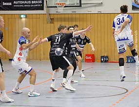 Gewagtes Zuspiel und blindes Verständnis zwischen David Acic und Can Iserinc (beide TV Groß-Umstadt) begeisterte die Zuschauer im Spiel gegen Eintracht Baunatal (31:26) - (Sportforografie © Peter Henrich) Gewagtes Zuspiel und blindes Verständnis zwischen David Acic und Can Iserinc (beide TV Groß-Umstadt) begeisterte die Zuschauer im Spiel gegen Eintracht Baunatal (31:26) - (Sportforografie © Peter Henrich)