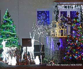 Weihnachts- und Winterlichter hellen die langen Winternächte auf (Foto © Peter Henrich / HEN-FOTO) Weihnachts- und Winterlichter hellen die langen Winternächte auf (Foto © Peter Henrich / HEN-FOTO)