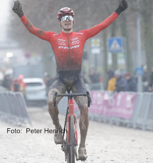 Die Deutsche Radcross Meisterschaft 2026 in der U23 Klasse gewinnt Eike Behrens / Stevens Racing Team (Foto Peter Henrich) Die Deutsche Radcross Meisterschaft 2026 in der U23 Klasse gewinnt Eike Behrens / Stevens Racing Team (Foto Peter Henrich)
