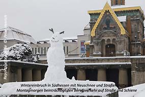 Mehr als 5 cm Neuschnee in Darmstadt wie hier auf der Mathildenhöhe vor der Russischen Kapelle verführen zum Schneemannbauen (Reportagefotografie © Peter Henrich) Mehr als 5 cm Neuschnee in Darmstadt wie hier auf der Mathildenhöhe vor der Russischen Kapelle verführen zum Schneemannbauen (Reportagefotografie © Peter Henrich)
