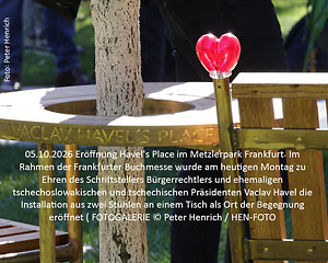Eröffnung Havel's Place im Metzlerpark Frankfurt im Rahmen der Frankfurter Buchmesse zu Ehren Vaclav Havel (Foto: Peter Henrich / HEN-FOTO) Eröffnung Havel's Place im Metzlerpark Frankfurt im Rahmen der Frankfurter Buchmesse zu Ehren Vaclav Havel (Foto: Peter Henrich / HEN-FOTO)